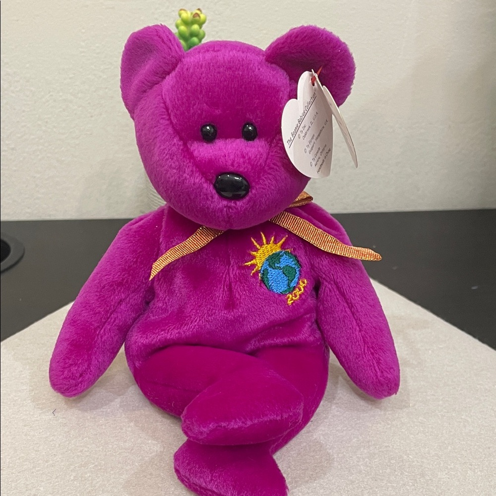 Ty Bright Magenta Beanie Baby Bear with Gold Ribbon and Embroidered Globe - Picture 8 of 8